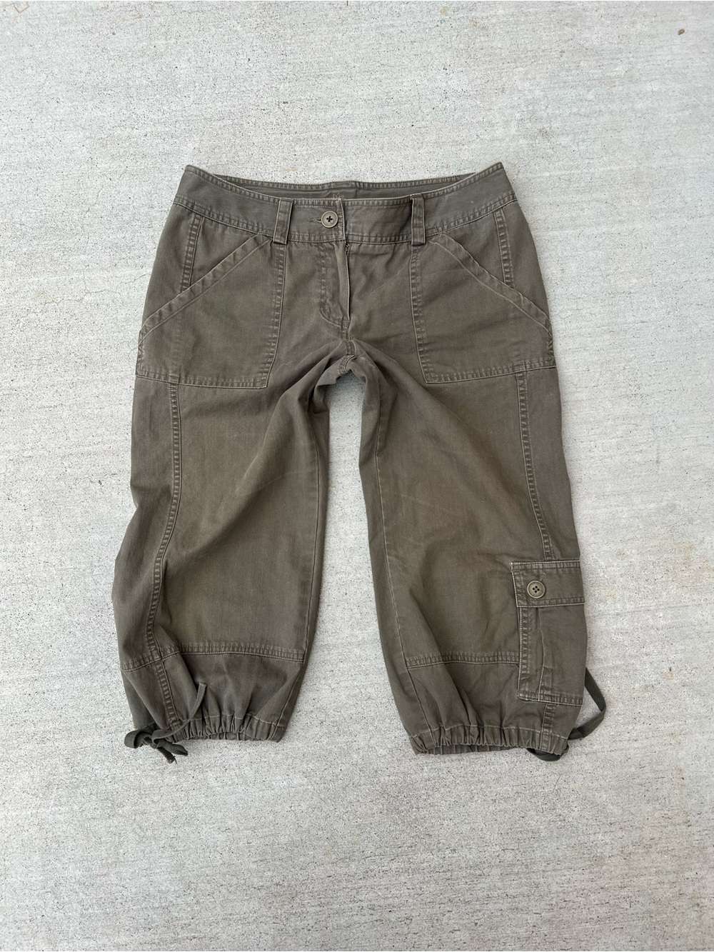 Y2K Women Olive Green Cargo Capri Pants